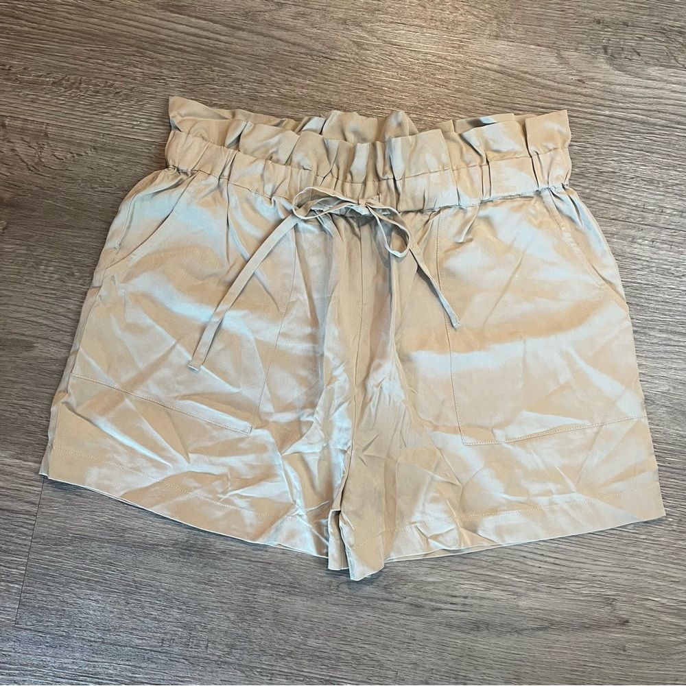 NWT THE DROP by LaurenKaySims Tan Paper Bag High Waist Tan Shorts